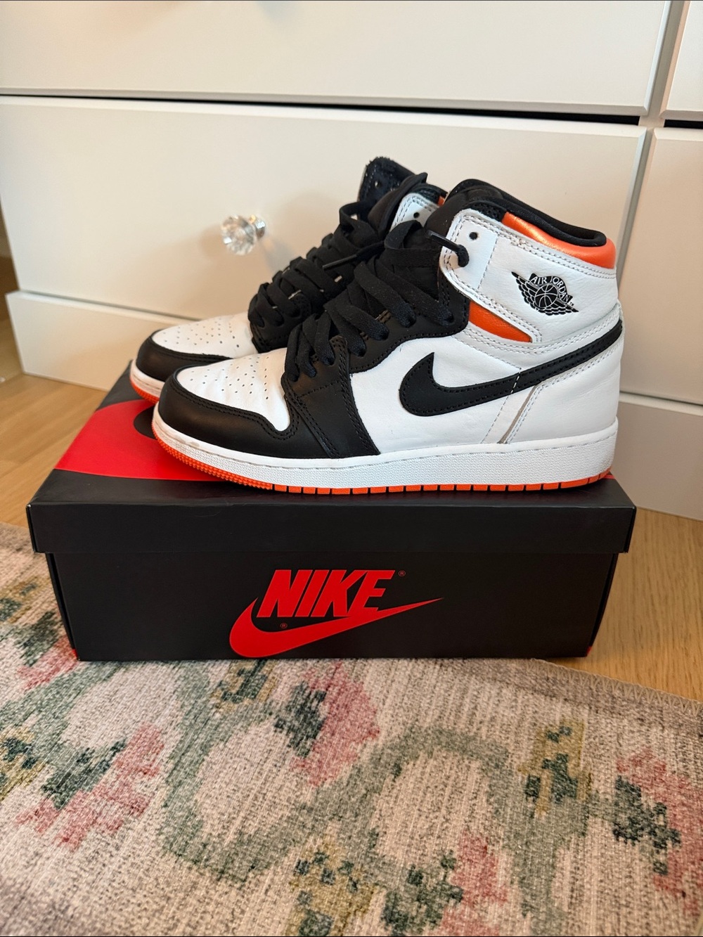 Nike Kids Jordan 1 - Picture 3 of 5
